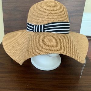 Wide brim straw hat